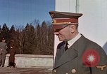 Standbild Adolf Hitler am Berghof Bayern Deutschland, 1940, aus Sekunde 54 historischem Filmmaterial Videoclip 65675048104