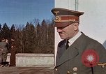 Standbild Adolf Hitler am Berghof Bayern Deutschland, 1940, aus Sekunde 56 historischem Filmmaterial Videoclip 65675048104