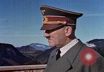 Standbild Adolf Hitler am Berghof Bayern Deutschland, 1940, aus Sekunde 61 historischem Filmmaterial Videoclip 65675048104