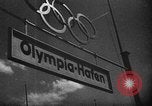 Immagine di Adolf Hitler osserva 1936 Olimpiadi regata Berlino Germania, 1936, secondo 5 filmato di repertorio 65675048121