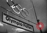 Immagine di Adolf Hitler osserva 1936 Olimpiadi regata Berlino Germania, 1936, secondo 6 filmato di repertorio 65675048121