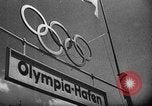 Immagine di Adolf Hitler osserva 1936 Olimpiadi regata Berlino Germania, 1936, secondo 11 filmato di repertorio 65675048121