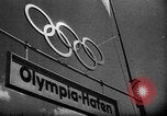 Immagine di Adolf Hitler osserva 1936 Olimpiadi regata Berlino Germania, 1936, secondo 12 filmato di repertorio 65675048121