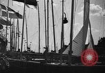 Immagine di Adolf Hitler osserva 1936 Olimpiadi regata Berlino Germania, 1936, secondo 14 filmato di repertorio 65675048121