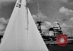 Immagine di Adolf Hitler osserva 1936 Olimpiadi regata Berlino Germania, 1936, secondo 53 filmato di repertorio 65675048121