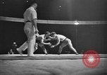 Standbild Griechisch-römischen Ringkampf in 1936 Olympics Berlin Deutschland, 1936, aus Sekunde 23 historischem Filmmaterial Videoclip 65675048124