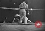 Standbild Griechisch-römischen Ringkampf in 1936 Olympics Berlin Deutschland, 1936, aus Sekunde 24 historischem Filmmaterial Videoclip 65675048124