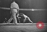 Standbild Griechisch-römischen Ringkampf in 1936 Olympics Berlin Deutschland, 1936, aus Sekunde 25 historischem Filmmaterial Videoclip 65675048124
