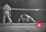 Standbild Griechisch-römischen Ringkampf in 1936 Olympics Berlin Deutschland, 1936, aus Sekunde 26 historischem Filmmaterial Videoclip 65675048124