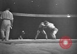 Standbild Griechisch-römischen Ringkampf in 1936 Olympics Berlin Deutschland, 1936, aus Sekunde 27 historischem Filmmaterial Videoclip 65675048124