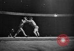Standbild Griechisch-römischen Ringkampf in 1936 Olympics Berlin Deutschland, 1936, aus Sekunde 35 historischem Filmmaterial Videoclip 65675048124