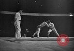 Standbild Griechisch-römischen Ringkampf in 1936 Olympics Berlin Deutschland, 1936, aus Sekunde 40 historischem Filmmaterial Videoclip 65675048124