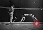 Standbild Griechisch-römischen Ringkampf in 1936 Olympics Berlin Deutschland, 1936, aus Sekunde 42 historischem Filmmaterial Videoclip 65675048124