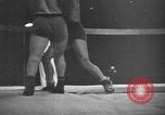 Standbild Griechisch-römischen Ringkampf in 1936 Olympics Berlin Deutschland, 1936, aus Sekunde 47 historischem Filmmaterial Videoclip 65675048124