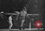 Standbild Griechisch-römischen Ringkampf in 1936 Olympics Berlin Deutschland, 1936, aus Sekunde 49 historischem Filmmaterial Videoclip 65675048124