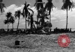 Standbild amerikanischen Marines Tarawa Gilbert Inseln, 1943, aus Sekunde 28 historischem Filmmaterial Videoclip 65675048149