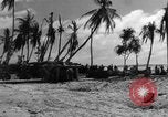 Standbild amerikanischen Marines Tarawa Gilbert Inseln, 1943, aus Sekunde 30 historischem Filmmaterial Videoclip 65675048149
