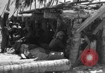 Standbild amerikanischen Marines Tarawa Gilbert Inseln, 1943, aus Sekunde 41 historischem Filmmaterial Videoclip 65675048149