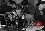 Standbild Howard Hughes Untersuchung der Kriegsgewinne United States USA, 1947, aus Sekunde 28 historischem Filmmaterial Videoclip 65675048187
