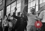 Standbild Von der Union gesponserte Reenactment über 1939 Tool and die Makers Union Streik Gegen General Motors Detroit Michigan USA, 1939, aus Sekunde 6 historischem Filmmaterial Videoclip 65675048193