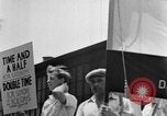 Standbild Von der Union gesponserte Reenactment über 1939 Tool and die Makers Union Streik Gegen General Motors Detroit Michigan USA, 1939, aus Sekunde 19 historischem Filmmaterial Videoclip 65675048193