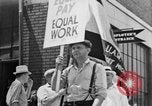 Standbild Von der Union gesponserte Reenactment über 1939 Tool and die Makers Union Streik Gegen General Motors Detroit Michigan USA, 1939, aus Sekunde 25 historischem Filmmaterial Videoclip 65675048193