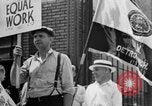 Standbild Von der Union gesponserte Reenactment über 1939 Tool and die Makers Union Streik Gegen General Motors Detroit Michigan USA, 1939, aus Sekunde 26 historischem Filmmaterial Videoclip 65675048193