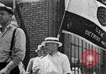 Standbild Von der Union gesponserte Reenactment über 1939 Tool and die Makers Union Streik Gegen General Motors Detroit Michigan USA, 1939, aus Sekunde 27 historischem Filmmaterial Videoclip 65675048193