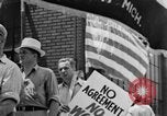 Standbild Von der Union gesponserte Reenactment über 1939 Tool and die Makers Union Streik Gegen General Motors Detroit Michigan USA, 1939, aus Sekunde 31 historischem Filmmaterial Videoclip 65675048193