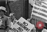 Standbild Von der Union gesponserte Reenactment über 1939 Tool and die Makers Union Streik Gegen General Motors Detroit Michigan USA, 1939, aus Sekunde 32 historischem Filmmaterial Videoclip 65675048193