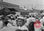 Standbild Von der Union gesponserte Reenactment über 1939 Tool and die Makers Union Streik Gegen General Motors Detroit Michigan USA, 1939, aus Sekunde 41 historischem Filmmaterial Videoclip 65675048193