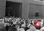 Standbild Von der Union gesponserte Reenactment über 1939 Tool and die Makers Union Streik Gegen General Motors Detroit Michigan USA, 1939, aus Sekunde 49 historischem Filmmaterial Videoclip 65675048193