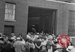 Standbild Von der Union gesponserte Reenactment über 1939 Tool and die Makers Union Streik Gegen General Motors Detroit Michigan USA, 1939, aus Sekunde 51 historischem Filmmaterial Videoclip 65675048193