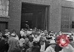 Standbild Von der Union gesponserte Reenactment über 1939 Tool and die Makers Union Streik Gegen General Motors Detroit Michigan USA, 1939, aus Sekunde 52 historischem Filmmaterial Videoclip 65675048193