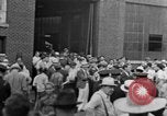 Standbild Von der Union gesponserte Reenactment über 1939 Tool and die Makers Union Streik Gegen General Motors Detroit Michigan USA, 1939, aus Sekunde 53 historischem Filmmaterial Videoclip 65675048193