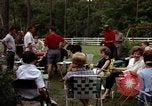 Standbild Garten Grill Goldsboro North Carolina USA, 1966, aus Sekunde 13 historischem Filmmaterial Videoclip 65675048198