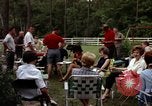 Standbild Garten Grill Goldsboro North Carolina USA, 1966, aus Sekunde 14 historischem Filmmaterial Videoclip 65675048198