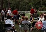 Standbild Garten Grill Goldsboro North Carolina USA, 1966, aus Sekunde 15 historischem Filmmaterial Videoclip 65675048198