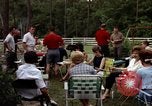 Standbild Garten Grill Goldsboro North Carolina USA, 1966, aus Sekunde 17 historischem Filmmaterial Videoclip 65675048198
