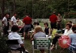 Standbild Garten Grill Goldsboro North Carolina USA, 1966, aus Sekunde 18 historischem Filmmaterial Videoclip 65675048198