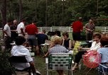 Standbild Garten Grill Goldsboro North Carolina USA, 1966, aus Sekunde 21 historischem Filmmaterial Videoclip 65675048198