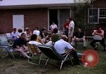 Standbild Garten Grill Goldsboro North Carolina USA, 1966, aus Sekunde 43 historischem Filmmaterial Videoclip 65675048198