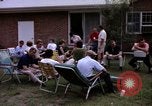 Standbild Garten Grill Goldsboro North Carolina USA, 1966, aus Sekunde 47 historischem Filmmaterial Videoclip 65675048198