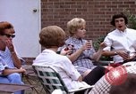 Standbild Garten Grill Goldsboro North Carolina USA, 1966, aus Sekunde 57 historischem Filmmaterial Videoclip 65675048198