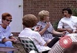 Standbild Garten Grill Goldsboro North Carolina USA, 1966, aus Sekunde 61 historischem Filmmaterial Videoclip 65675048198