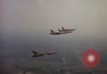 Standbild F 105D-Ebenen Goldsboro North Carolina USA, 1966, aus Sekunde 26 historischem Filmmaterial Videoclip 65675048199