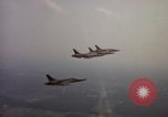 Standbild F 105D-Ebenen Goldsboro North Carolina USA, 1966, aus Sekunde 29 historischem Filmmaterial Videoclip 65675048199