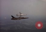 Standbild F 105D-Ebenen Goldsboro North Carolina USA, 1966, aus Sekunde 34 historischem Filmmaterial Videoclip 65675048199