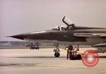 Standbild F 105D-Ebenen Goldsboro North Carolina USA, 1966, aus Sekunde 23 historischem Filmmaterial Videoclip 65675048200