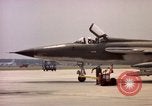 Standbild F 105D-Ebenen Goldsboro North Carolina USA, 1966, aus Sekunde 24 historischem Filmmaterial Videoclip 65675048200